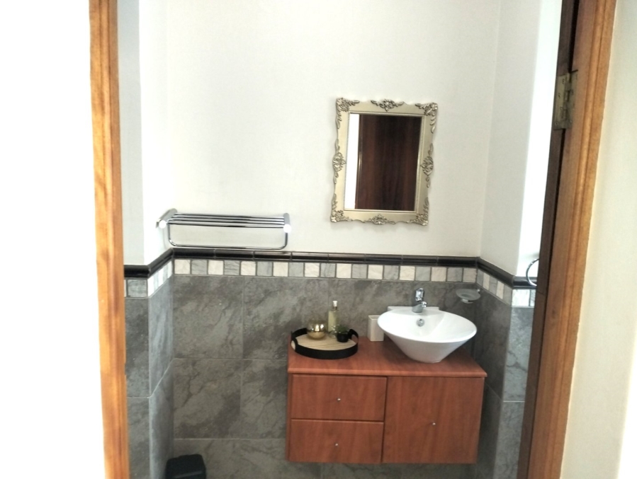 To Let 4 Bedroom Property for Rent in Outeniqua Strand Western Cape
